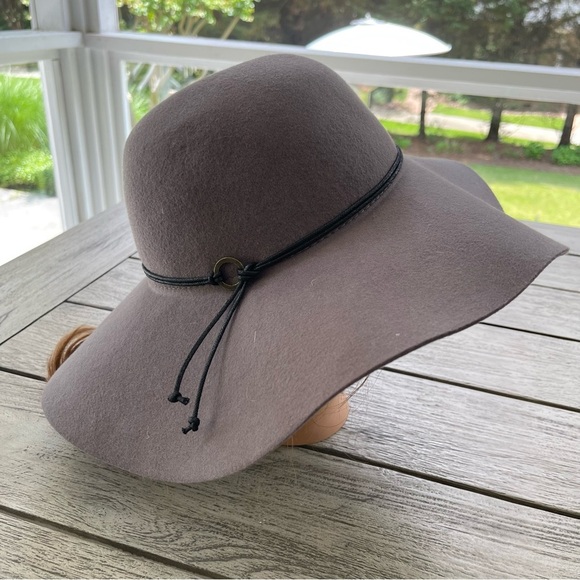 C.C. Hat Co. Gray 100% Wool Wide-Brim Flop Style Hat - Picture 1 of 5